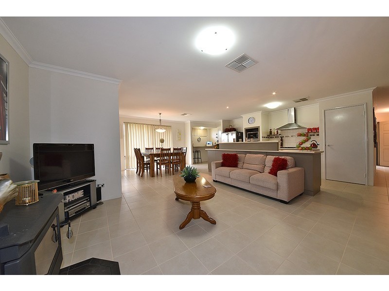 4 Archimedes Crescent, Tapping WA 6065