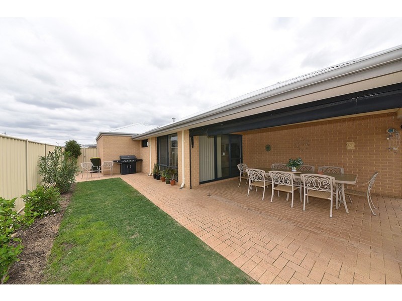 4 Archimedes Crescent, Tapping WA 6065