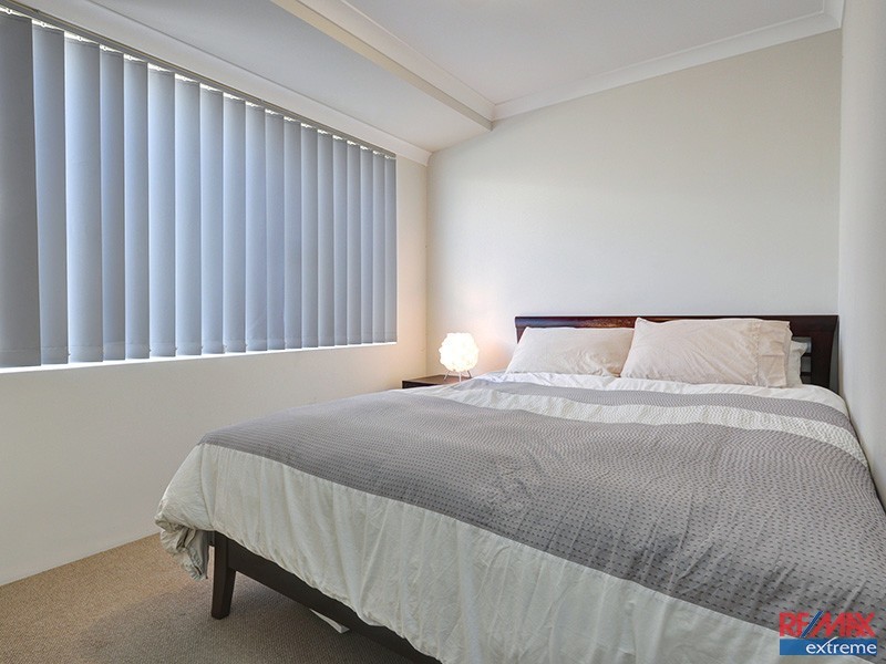 15 Apsley Bend, Tapping WA 6065