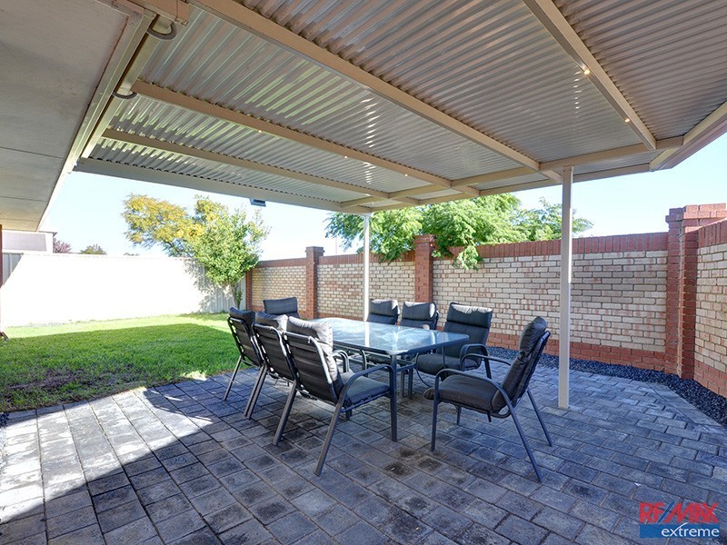 15 Apsley Bend, Tapping WA 6065