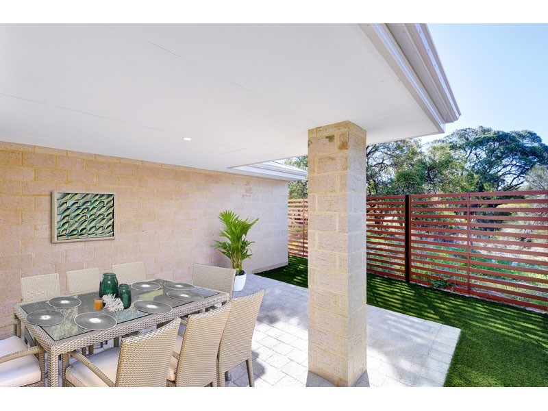 4/3 Willeroo Chase, Carramar WA 6031