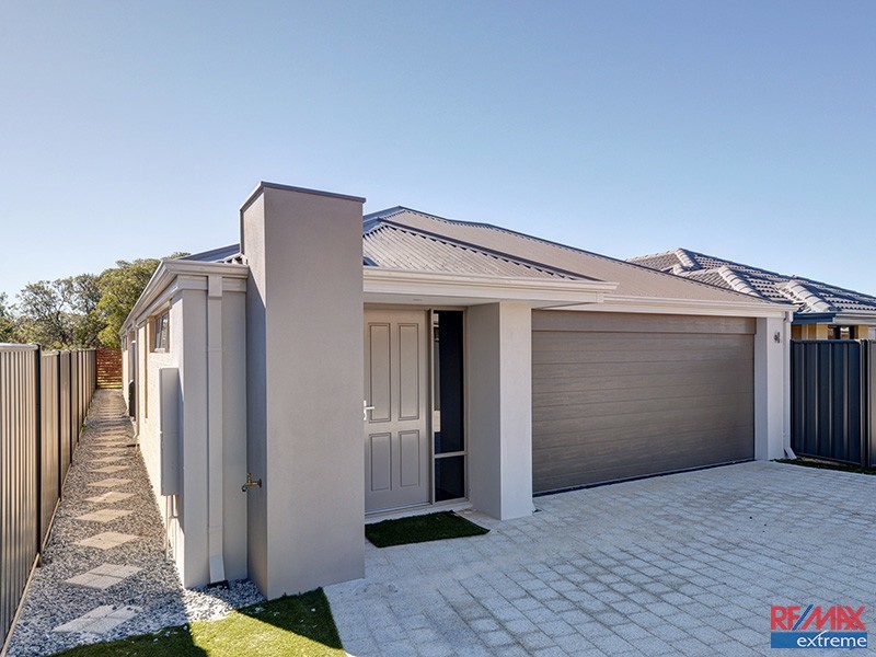 4/3 Willeroo Chase, Carramar WA 6031