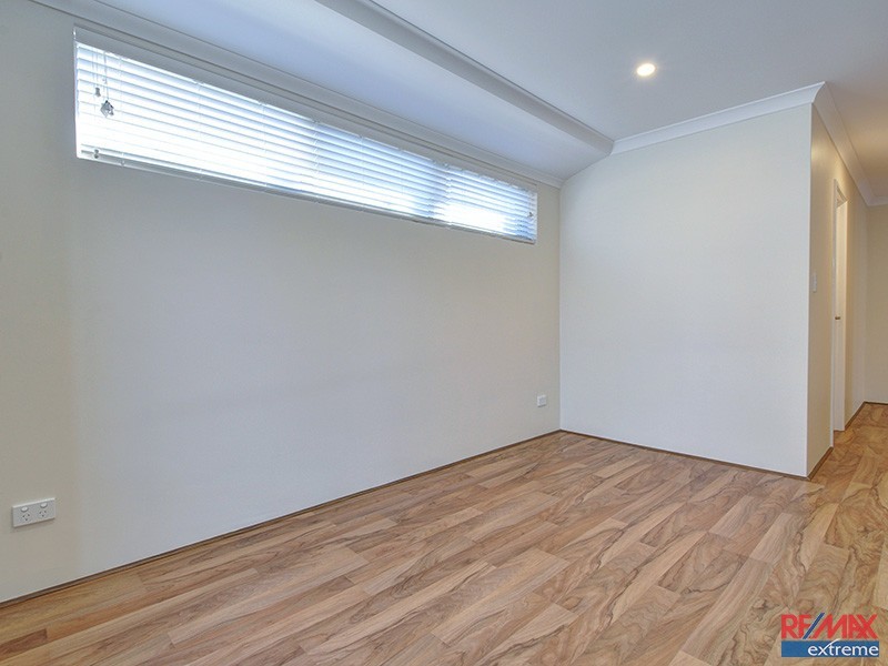 4/3 Willeroo Chase, Carramar WA 6031