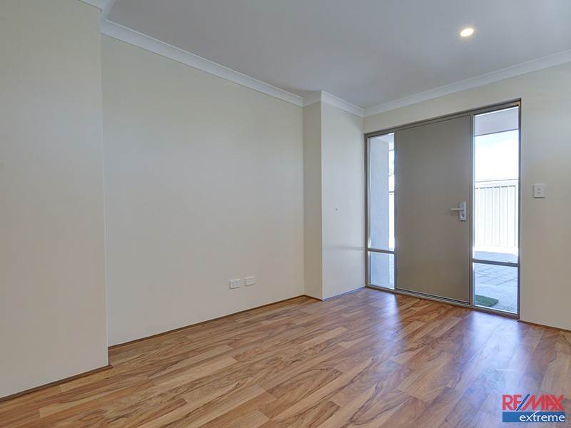 4/3 Willeroo Chase, Carramar WA 6031