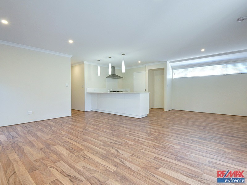 4/3 Willeroo Chase, Carramar WA 6031