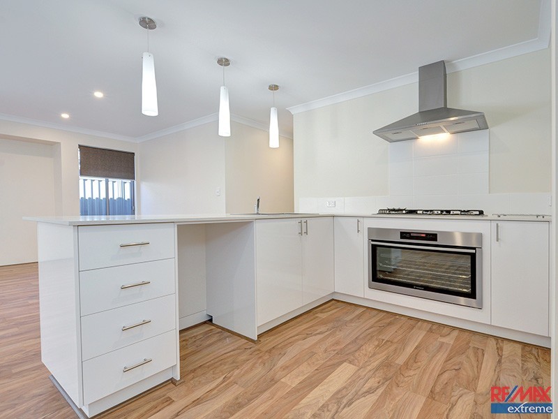 4/3 Willeroo Chase, Carramar WA 6031