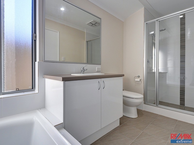 4/3 Willeroo Chase, Carramar WA 6031