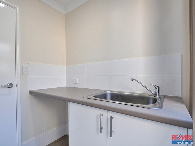 4/3 Willeroo Chase, Carramar WA 6031