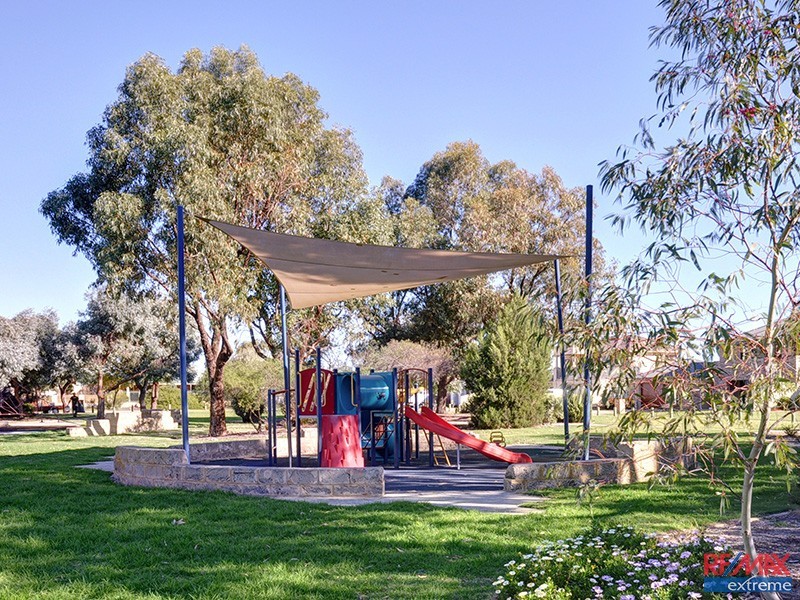 4/3 Willeroo Chase, Carramar WA 6031