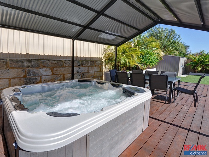 8 Athens Lane, Hocking WA 6065