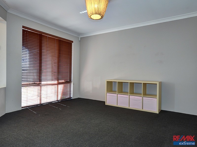 8 Athens Lane, Hocking WA 6065