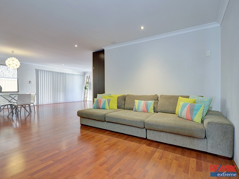 8 Athens Lane, Hocking WA 6065