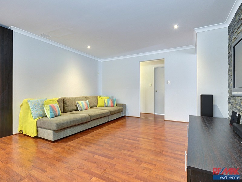 8 Athens Lane, Hocking WA 6065