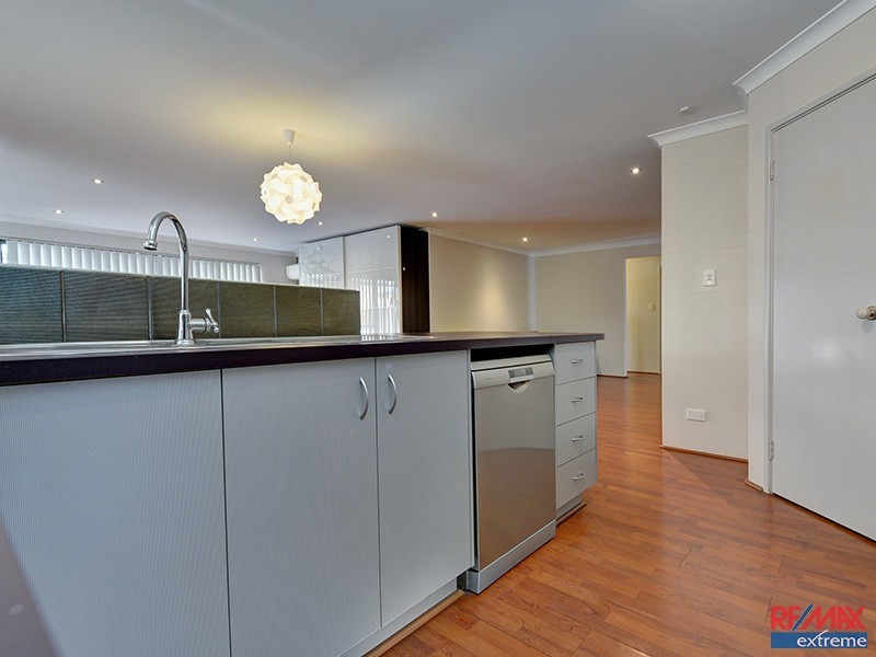 8 Athens Lane, Hocking WA 6065