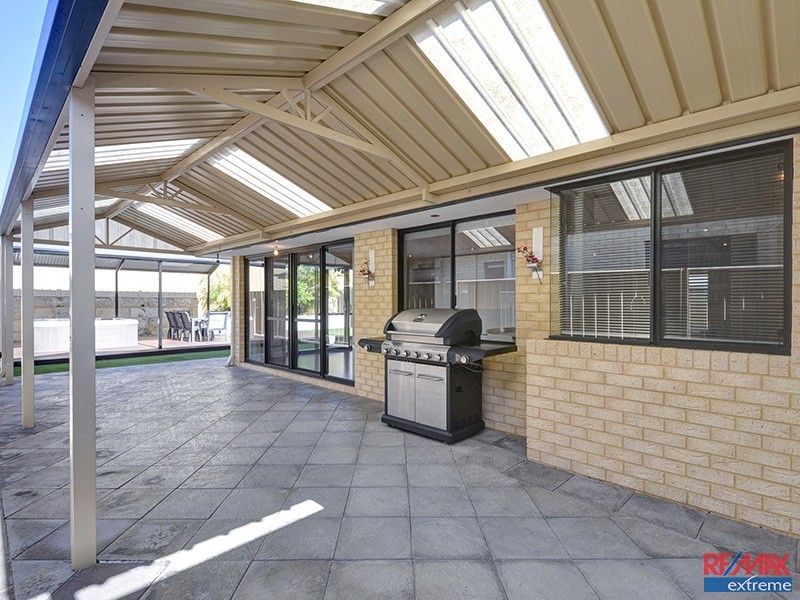 8 Athens Lane, Hocking WA 6065