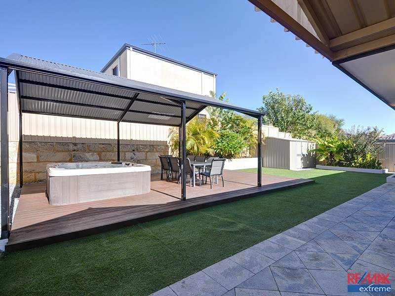 8 Athens Lane, Hocking WA 6065