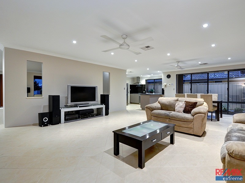 15 Verona Street, Hocking WA 6065