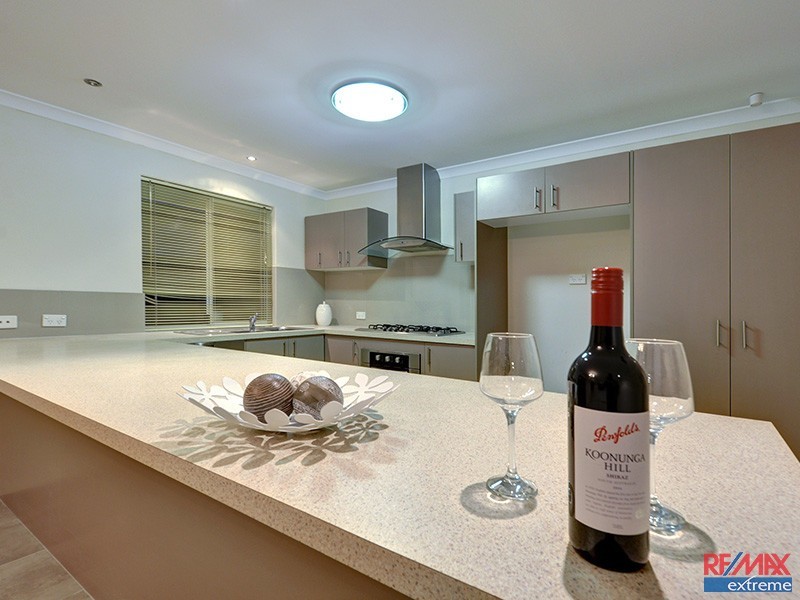 19 Sawtooth Bend, Banksia Grove WA 6031