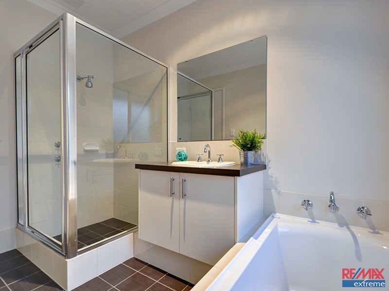 19 Sawtooth Bend, Banksia Grove WA 6031