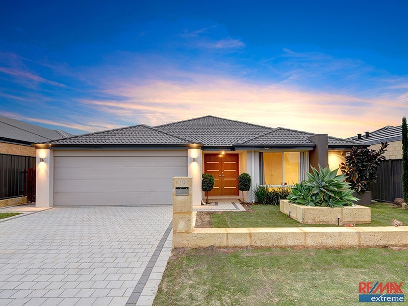 19 Sawtooth Bend, Banksia Grove WA 6031