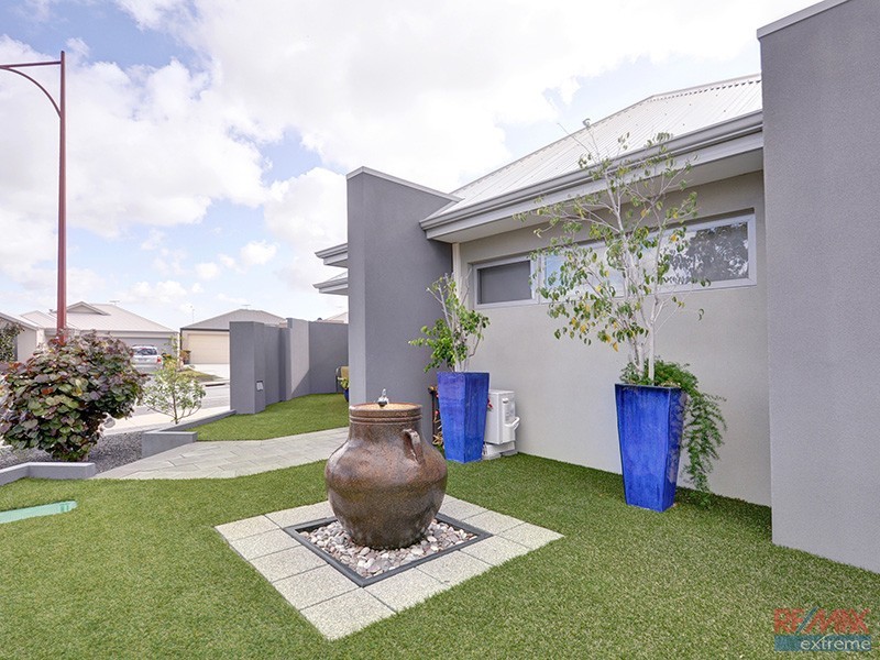 1 Voyager Link, Pearsall WA 6065