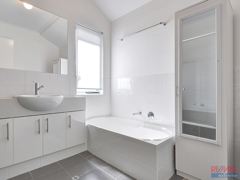 1 Voyager Link, Pearsall WA 6065