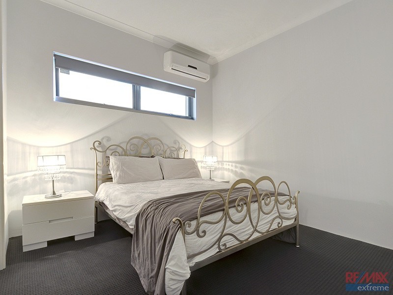 1 Voyager Link, Pearsall WA 6065