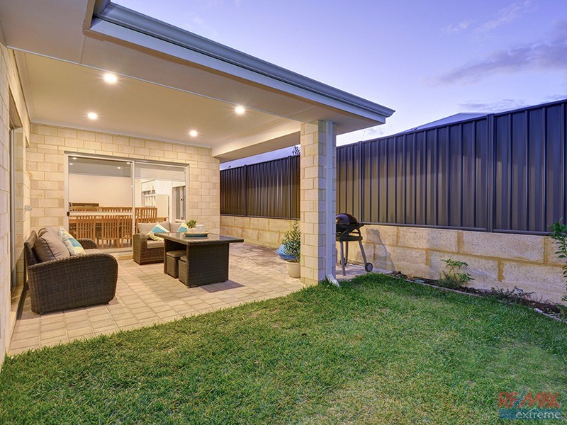 7 Chucklebud Street, Banksia Grove WA 6031