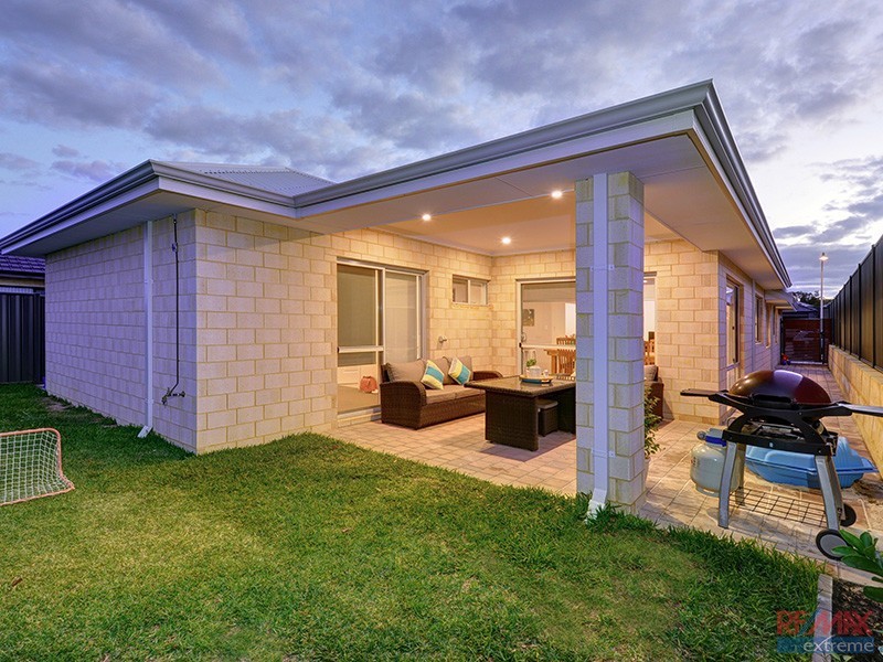 7 Chucklebud Street, Banksia Grove WA 6031