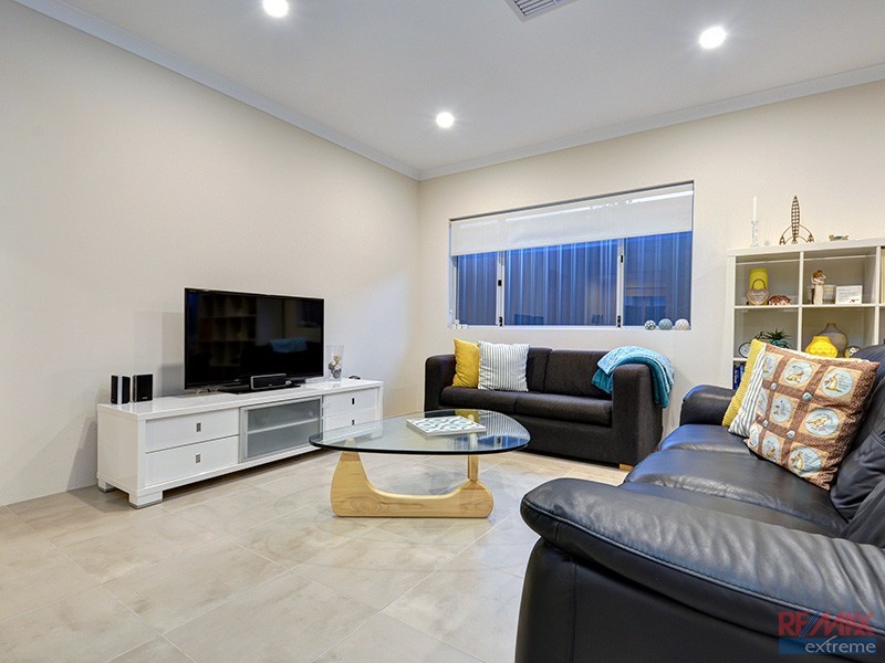 7 Chucklebud Street, Banksia Grove WA 6031