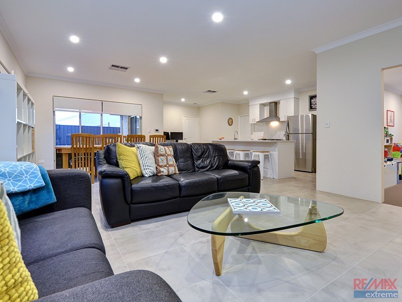 7 Chucklebud Street, Banksia Grove WA 6031