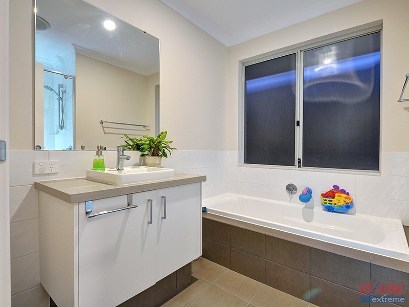 7 Chucklebud Street, Banksia Grove WA 6031