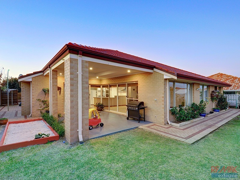 25 Chartwell Bend, Hocking WA 6065