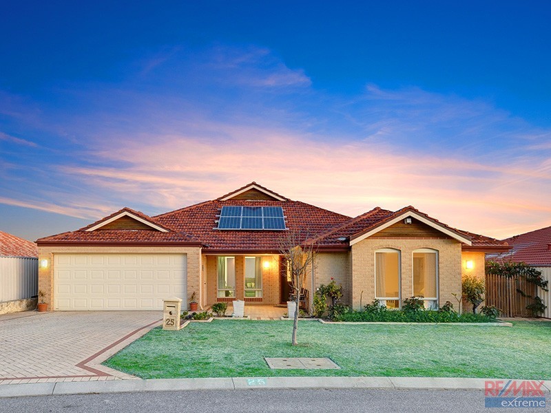 25 Chartwell Bend, Hocking WA 6065