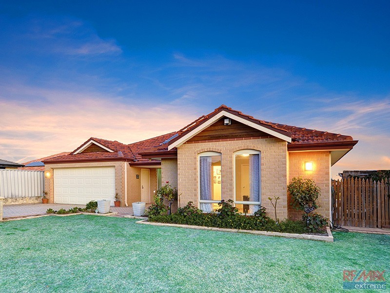 25 Chartwell Bend, Hocking WA 6065