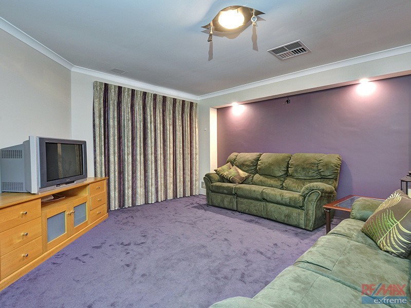 25 Chartwell Bend, Hocking WA 6065