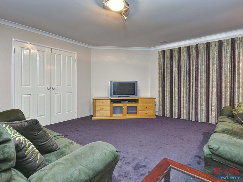 25 Chartwell Bend, Hocking WA 6065