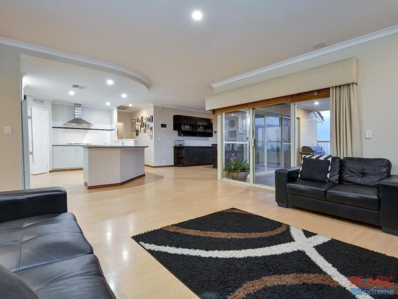 25 Chartwell Bend, Hocking WA 6065