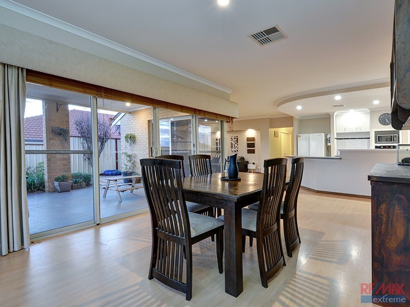 25 Chartwell Bend, Hocking WA 6065