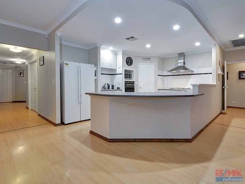 25 Chartwell Bend, Hocking WA 6065