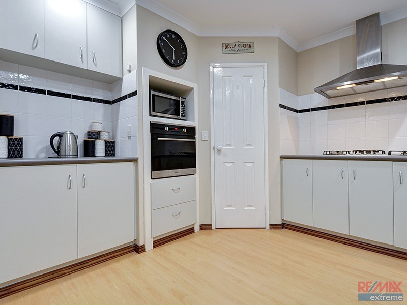 25 Chartwell Bend, Hocking WA 6065