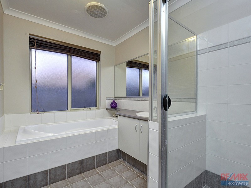 25 Chartwell Bend, Hocking WA 6065