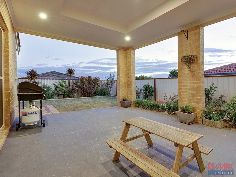 25 Chartwell Bend, Hocking WA 6065