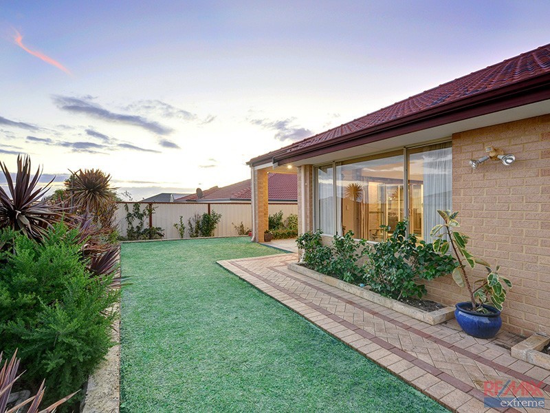 25 Chartwell Bend, Hocking WA 6065