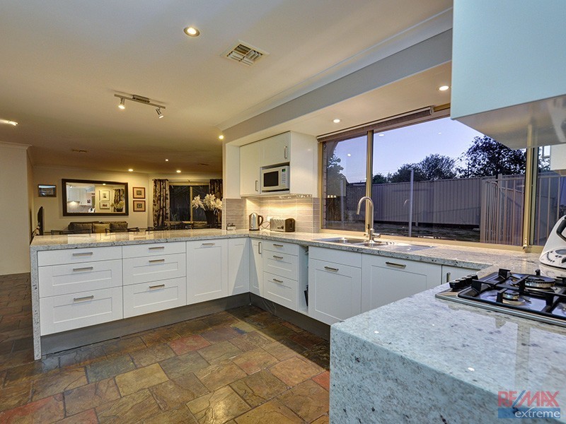 11 Wattle Mews, Hocking WA 6065