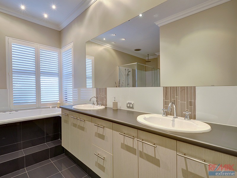 5 Dunedin Chase, Hocking WA 6065