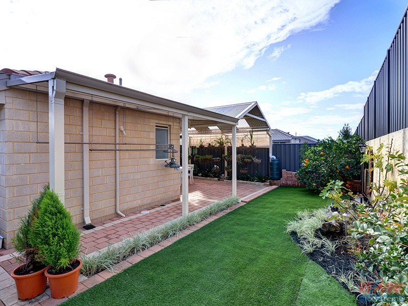 24 Strathmerton Road, Banksia Grove WA 6031