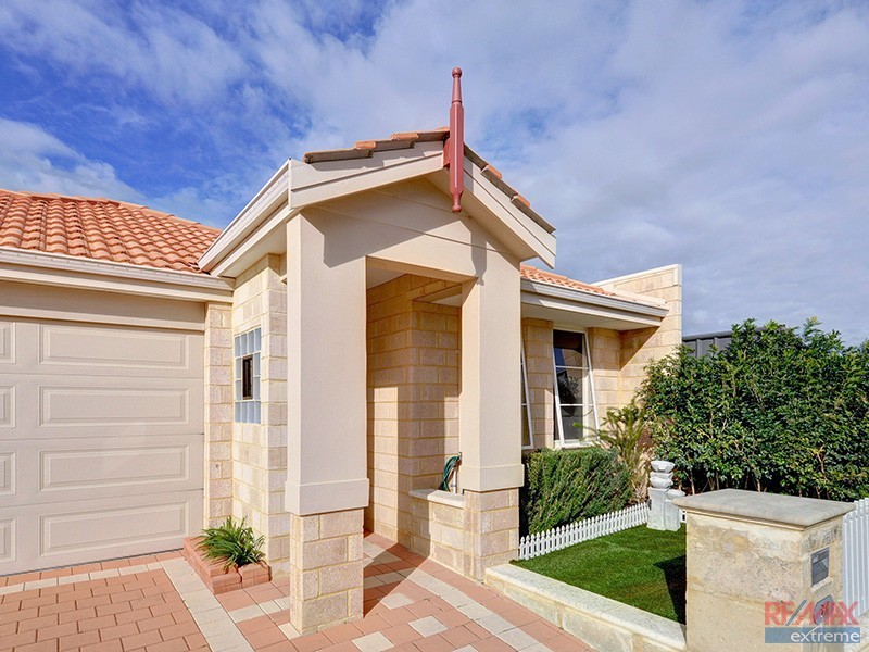 24 Strathmerton Road, Banksia Grove WA 6031