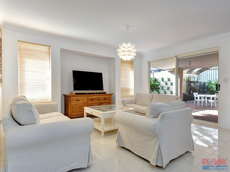 24 Strathmerton Road, Banksia Grove WA 6031