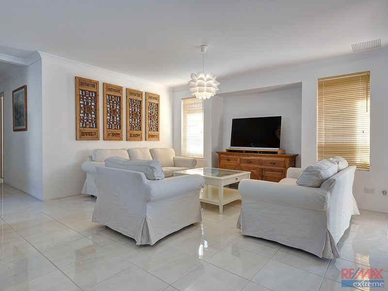 24 Strathmerton Road, Banksia Grove WA 6031